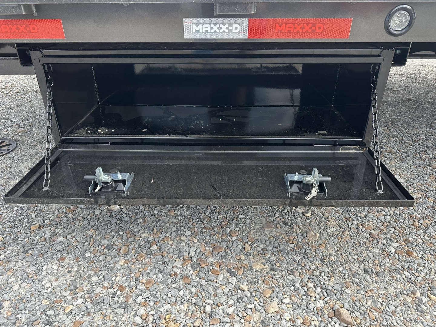 New 2025 MAXXD 32' x 102" 30k Hyd Dove Gooseneck Trailer