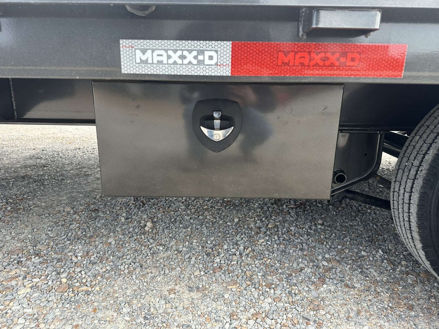 New 2025 MAXXD 32' x 102" 30k Hyd Dove Gooseneck Trailer