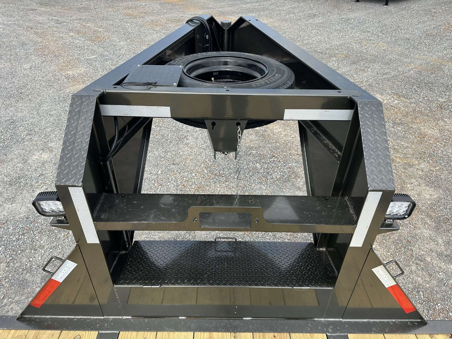 New 2025 MAXXD 32' x 102" 30k Hyd Dove Gooseneck Trailer