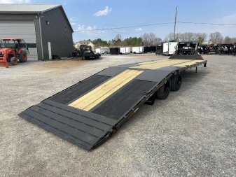 New 2025 MAXXD 32' x 102" 30k Hyd Dove Gooseneck Trailer