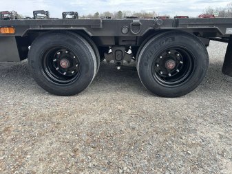 New 2025 MAXXD 32' x 102" 30k Hyd Dove Gooseneck Trailer