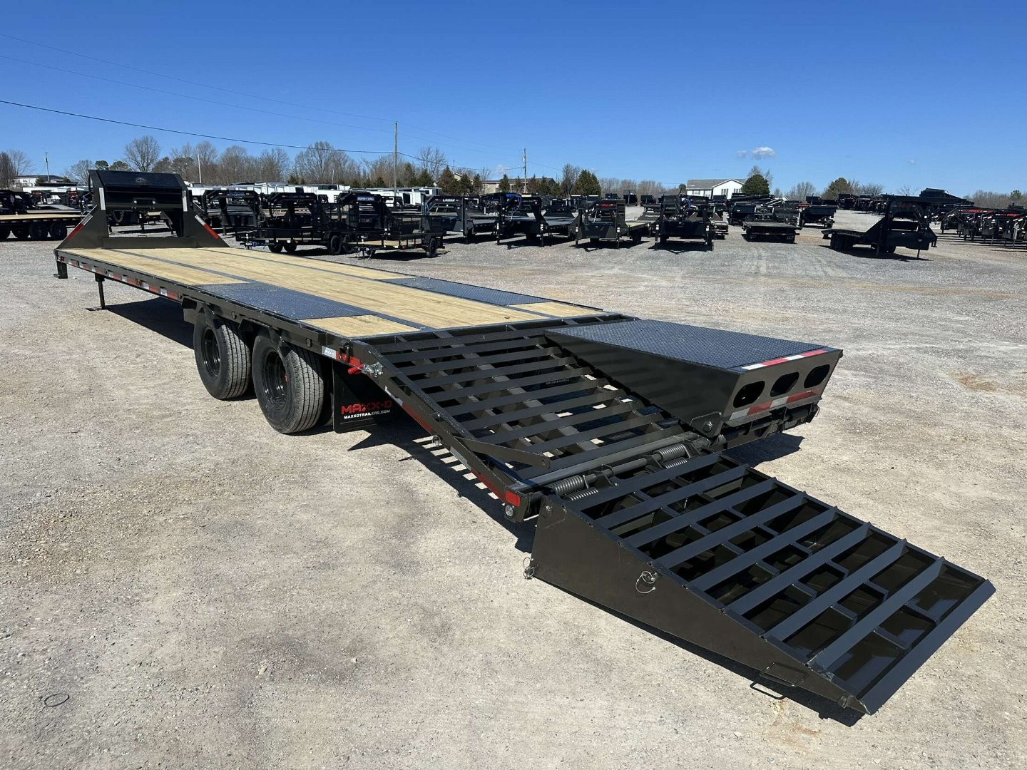 New 2025 MAXXD 102"X32' 25.9K Gooseneck Flatbed Trailer *ENGINEERED FRAME*