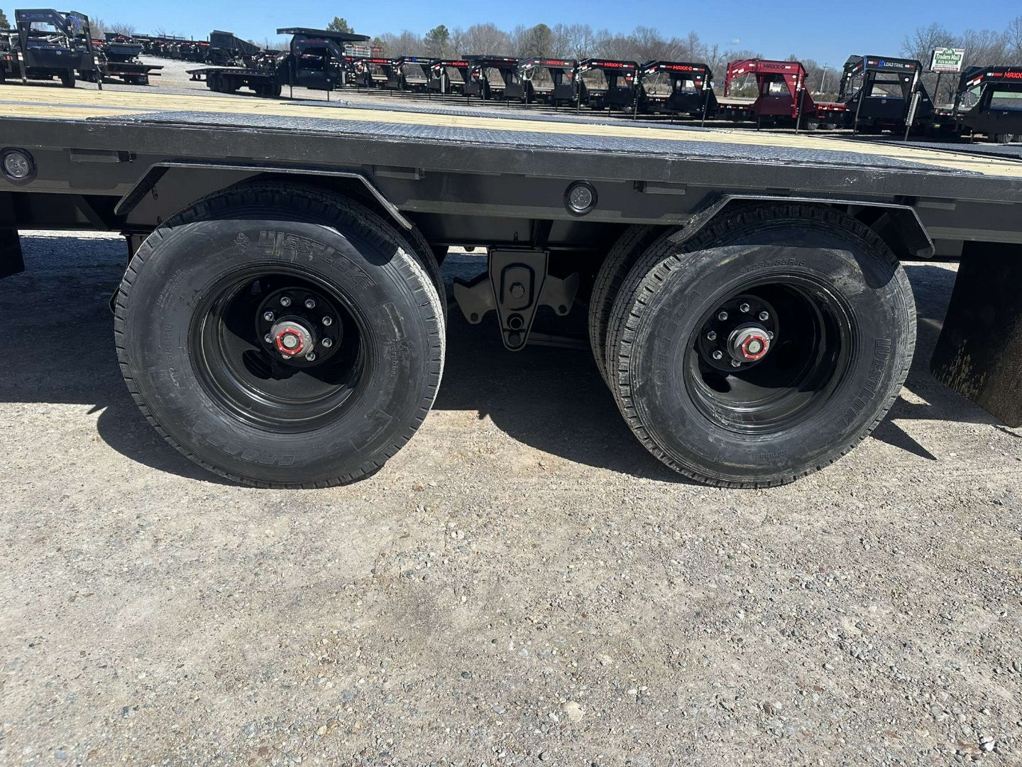 New 2025 MAXXD 102"X32' 25.9K Gooseneck Flatbed Trailer *ENGINEERED FRAME*