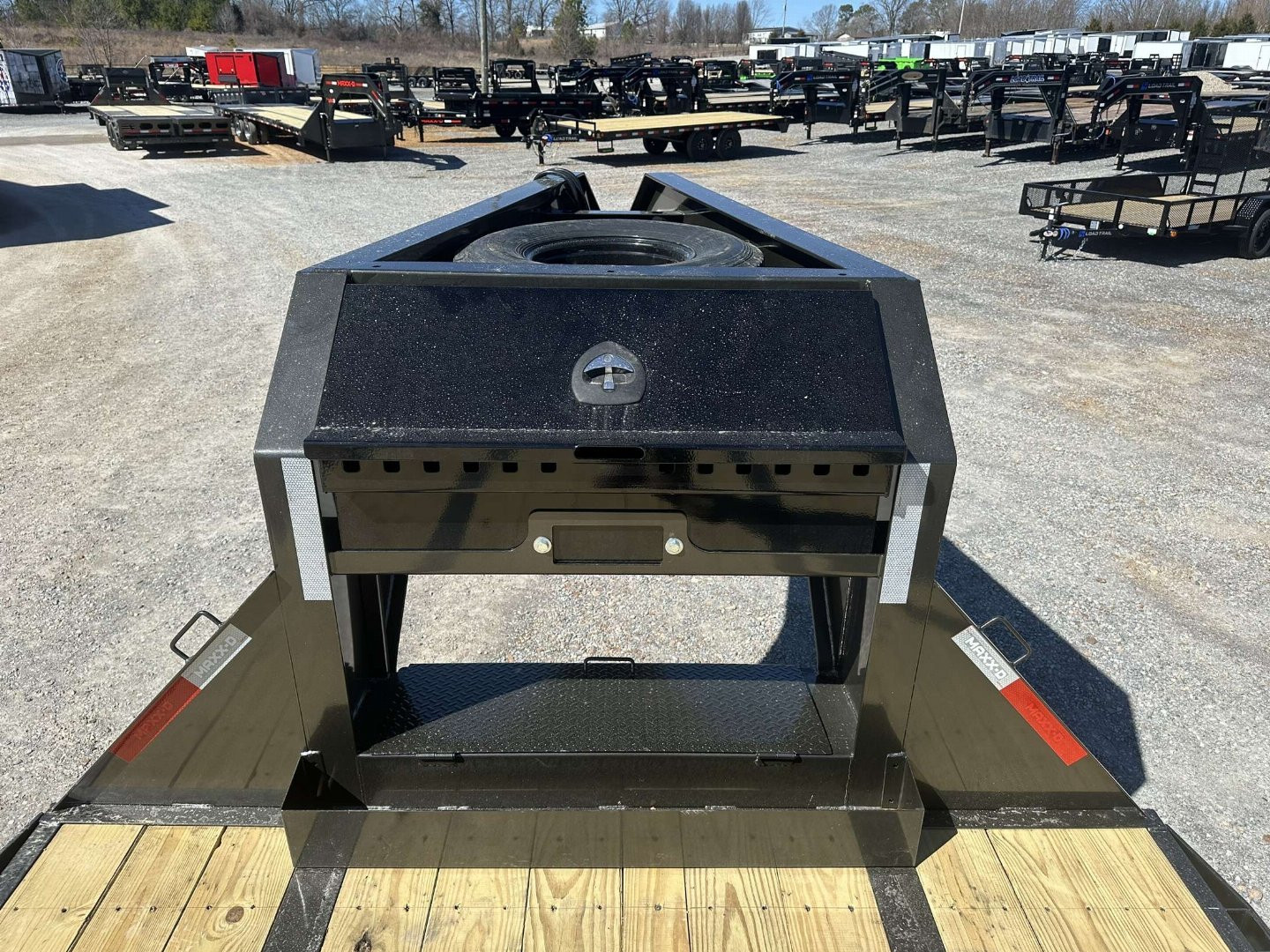 New 2025 MAXXD 102"X32' 25.9K Gooseneck Flatbed Trailer *ENGINEERED FRAME*