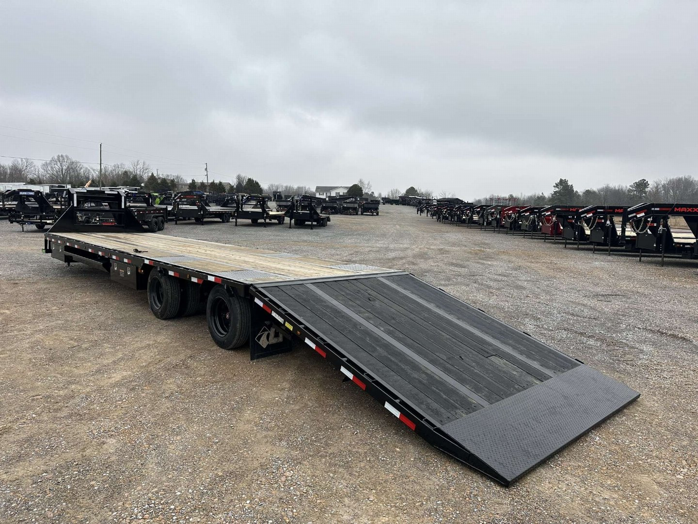 Used 2023 Load Trail 102"X40' 30K Hyd Dove Gooseneck Trailer