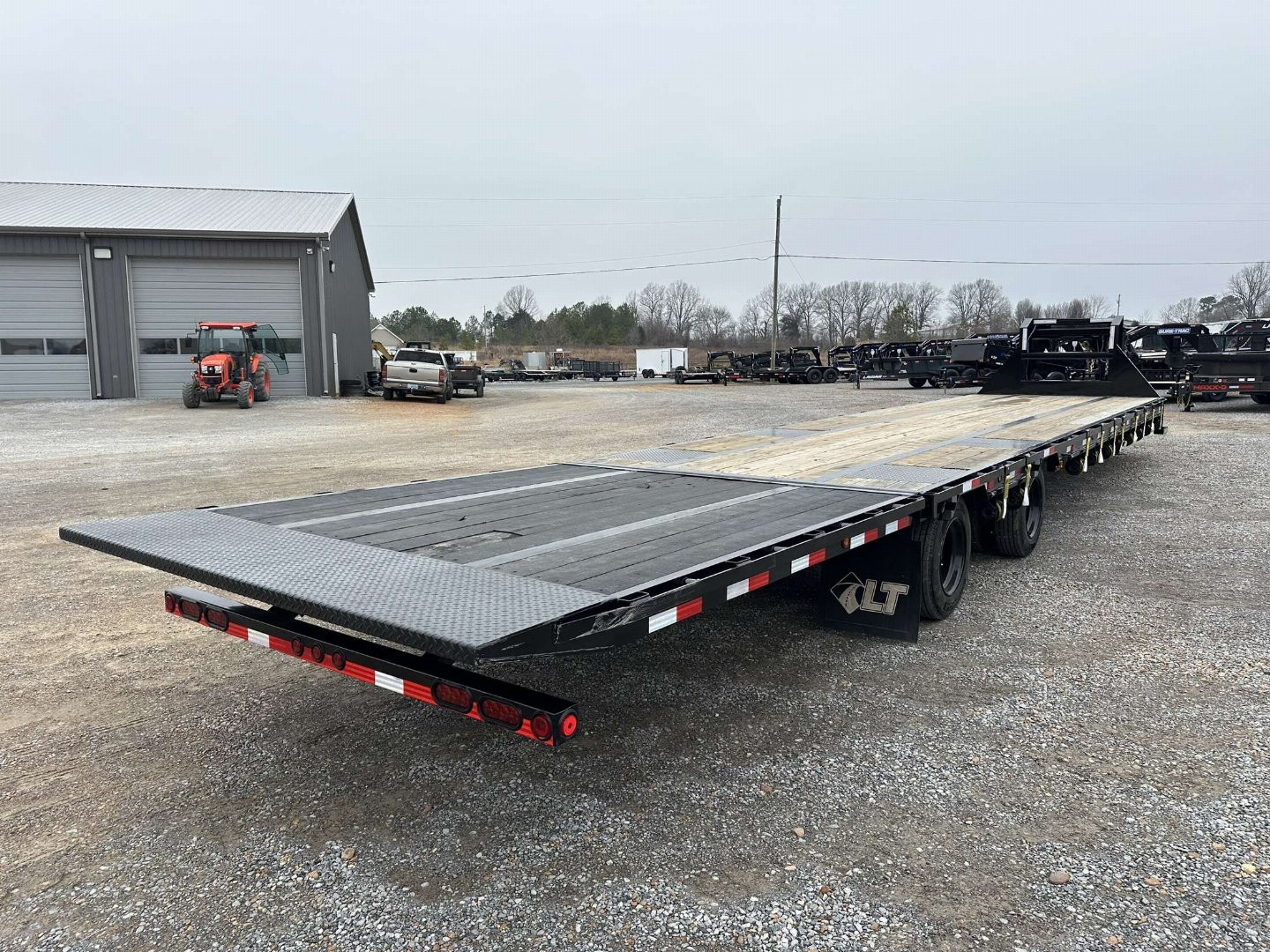 Used 2023 Load Trail 102"X40' 30K Hyd Dove Gooseneck Trailer