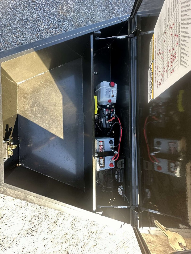 New 2025 MAXXD 83"x14' 17.5k Dump Trailer