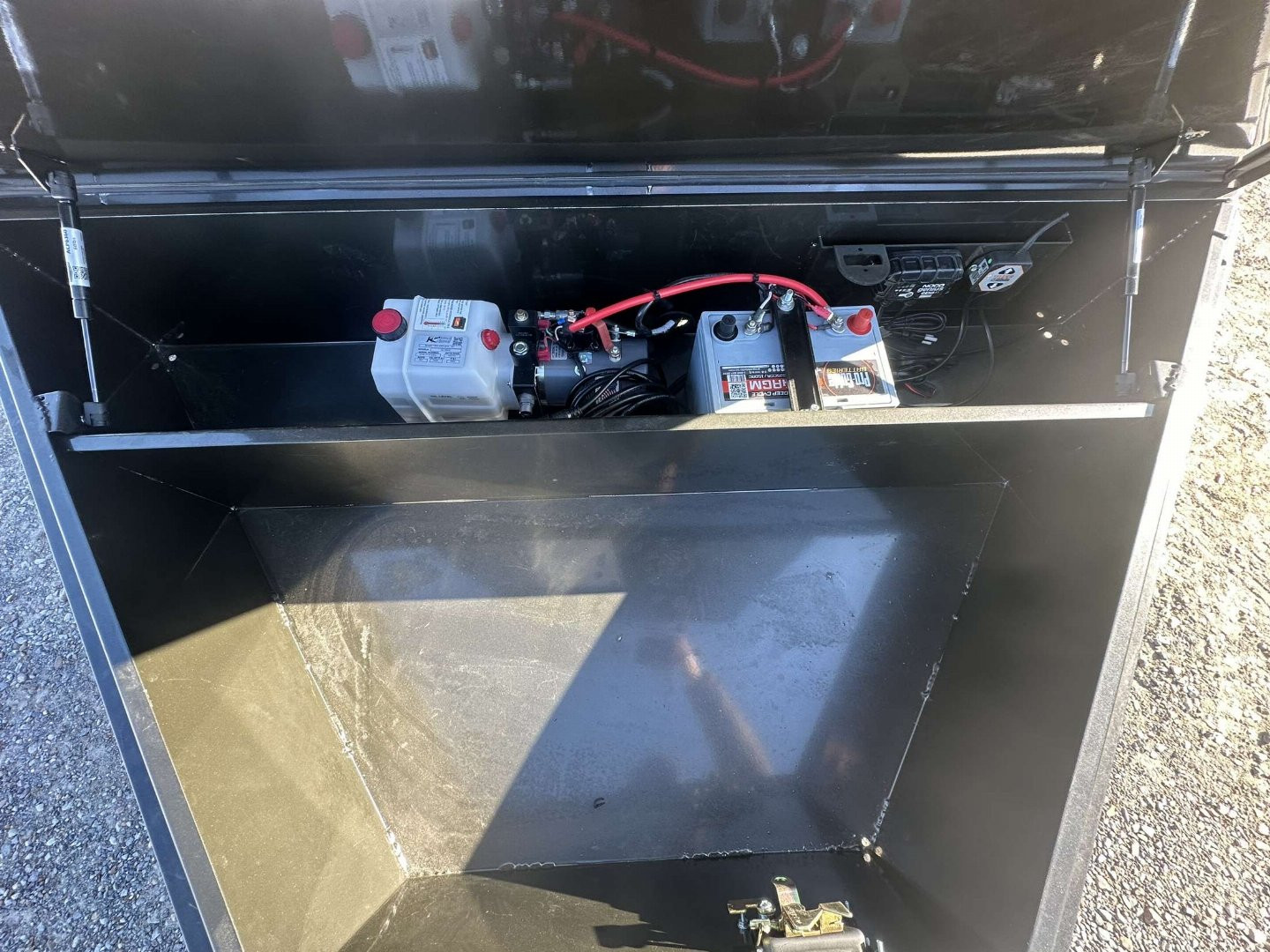 New 2025 MAXXD 83"x14' 17.5k Dump Trailer