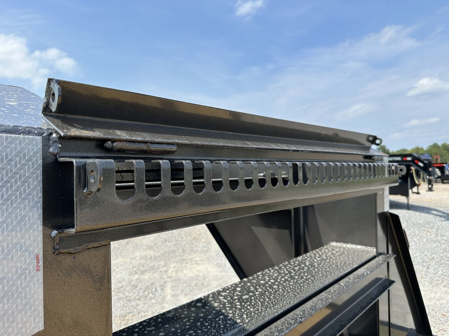 New 2025 Load Trail 102"X34' 40K Hyd Dove Gooseneck Trailer