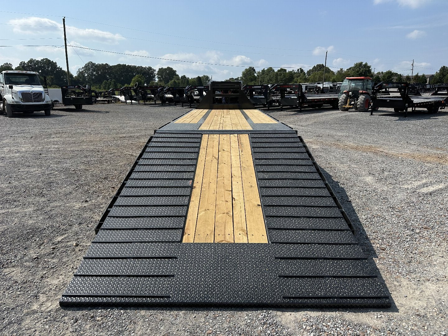 New 2025 Load Trail 102"X34' 40K Hyd Dove Gooseneck Trailer