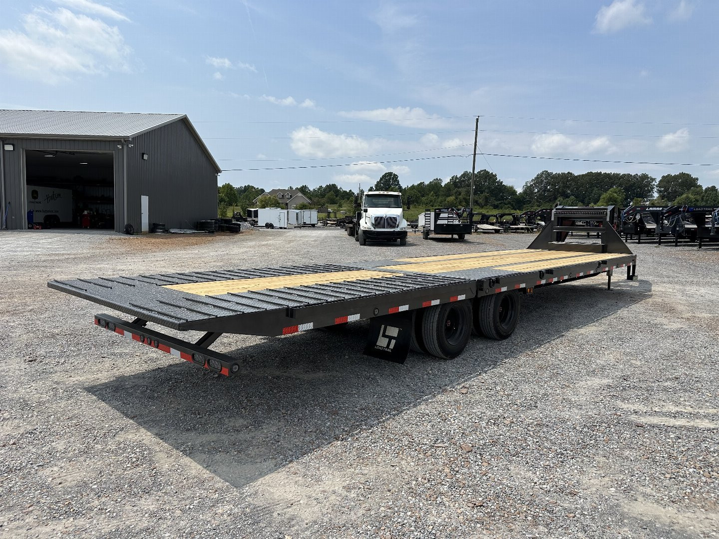 New 2025 Load Trail 102"X34' 40K Hyd Dove Gooseneck Trailer