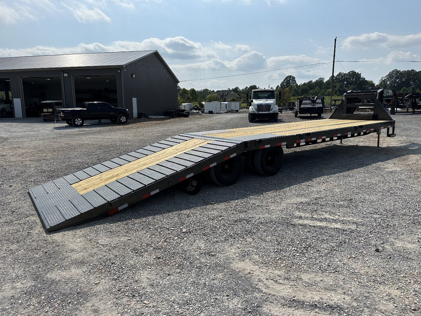 New 2025 Load Trail 102"X34' 40K Hyd Dove Gooseneck Trailer