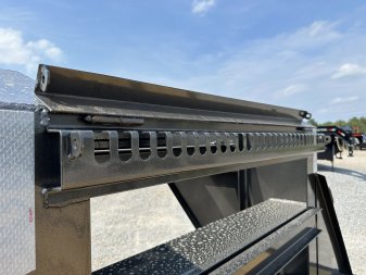 New 2025 Load Trail 102"X34' 40K Hyd Dove Gooseneck Trailer