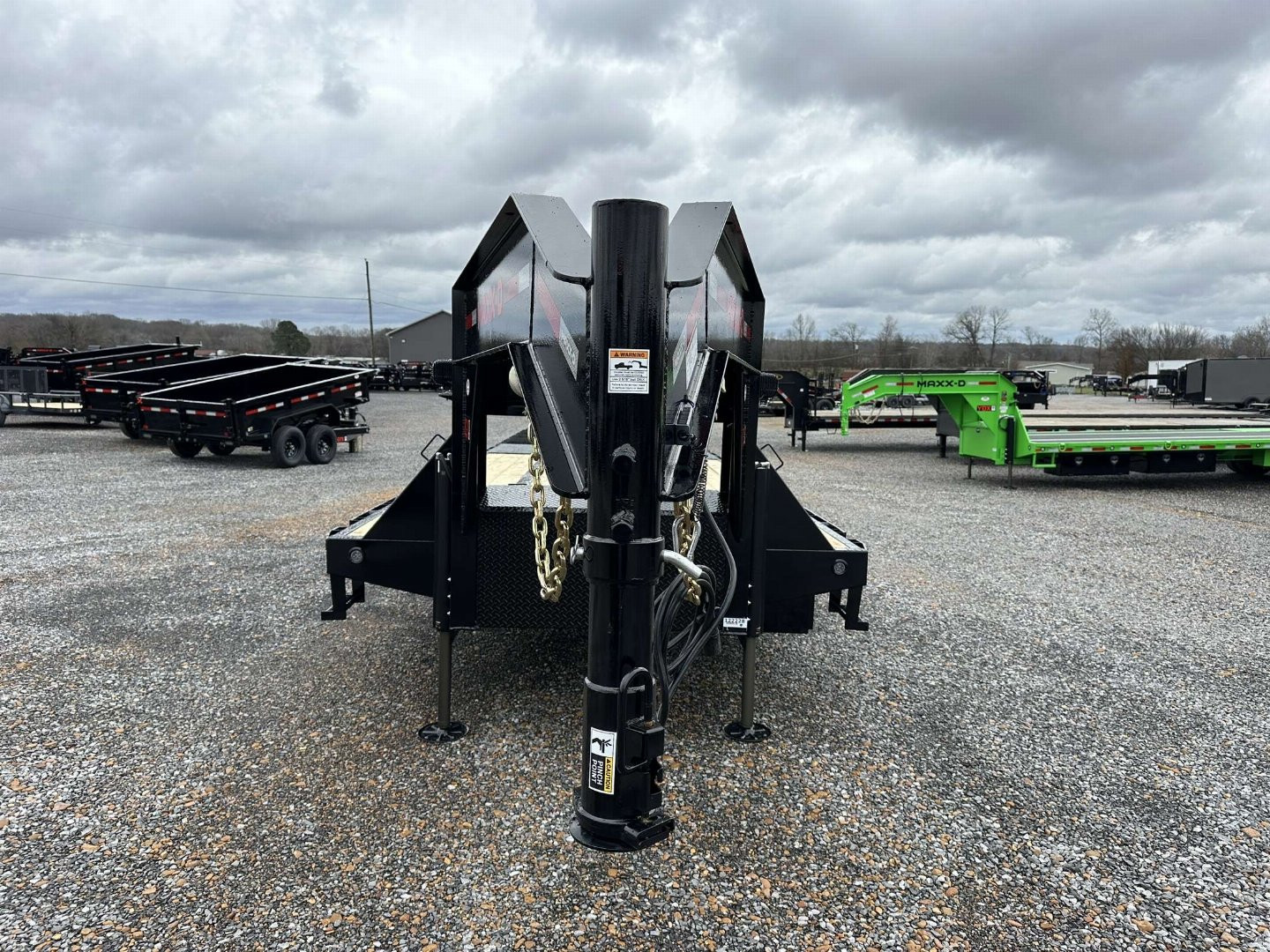 New 2025 MAXXD 34' x 102" 30k Hyd Dove Gooseneck Trailer