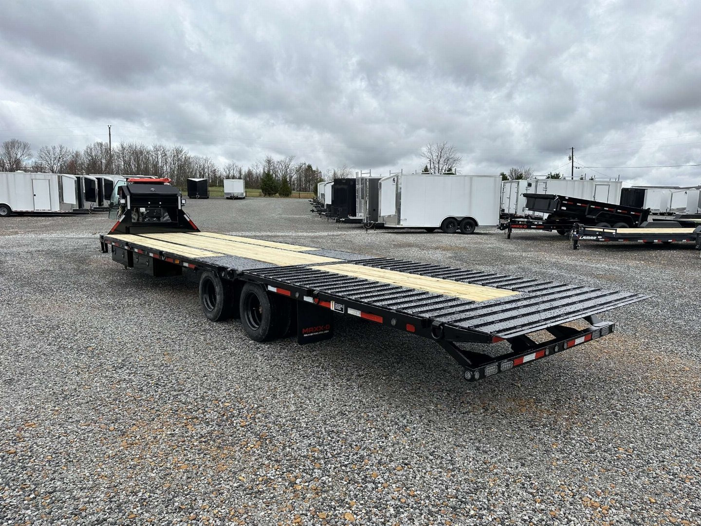 New 2025 MAXXD 34' x 102" 30k Hyd Dove Gooseneck Trailer