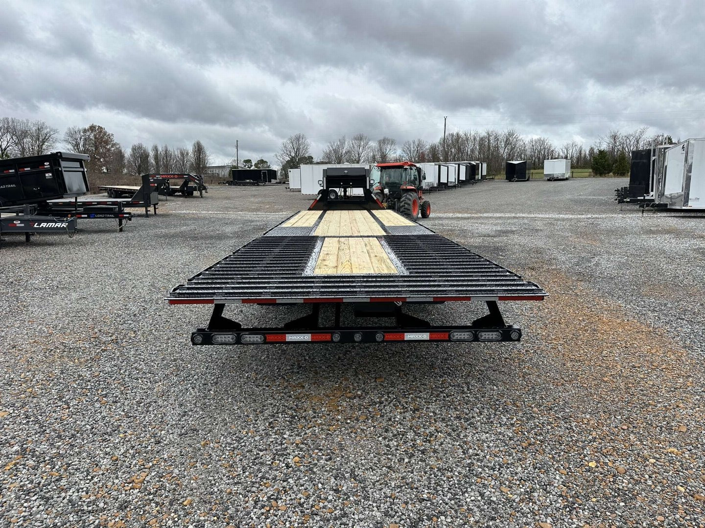 New 2025 MAXXD 34' x 102" 30k Hyd Dove Gooseneck Trailer