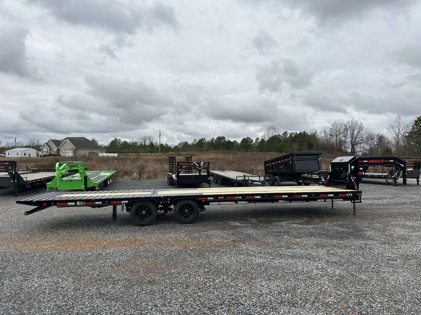 New 2025 MAXXD 34' x 102" 30k Hyd Dove Gooseneck Trailer