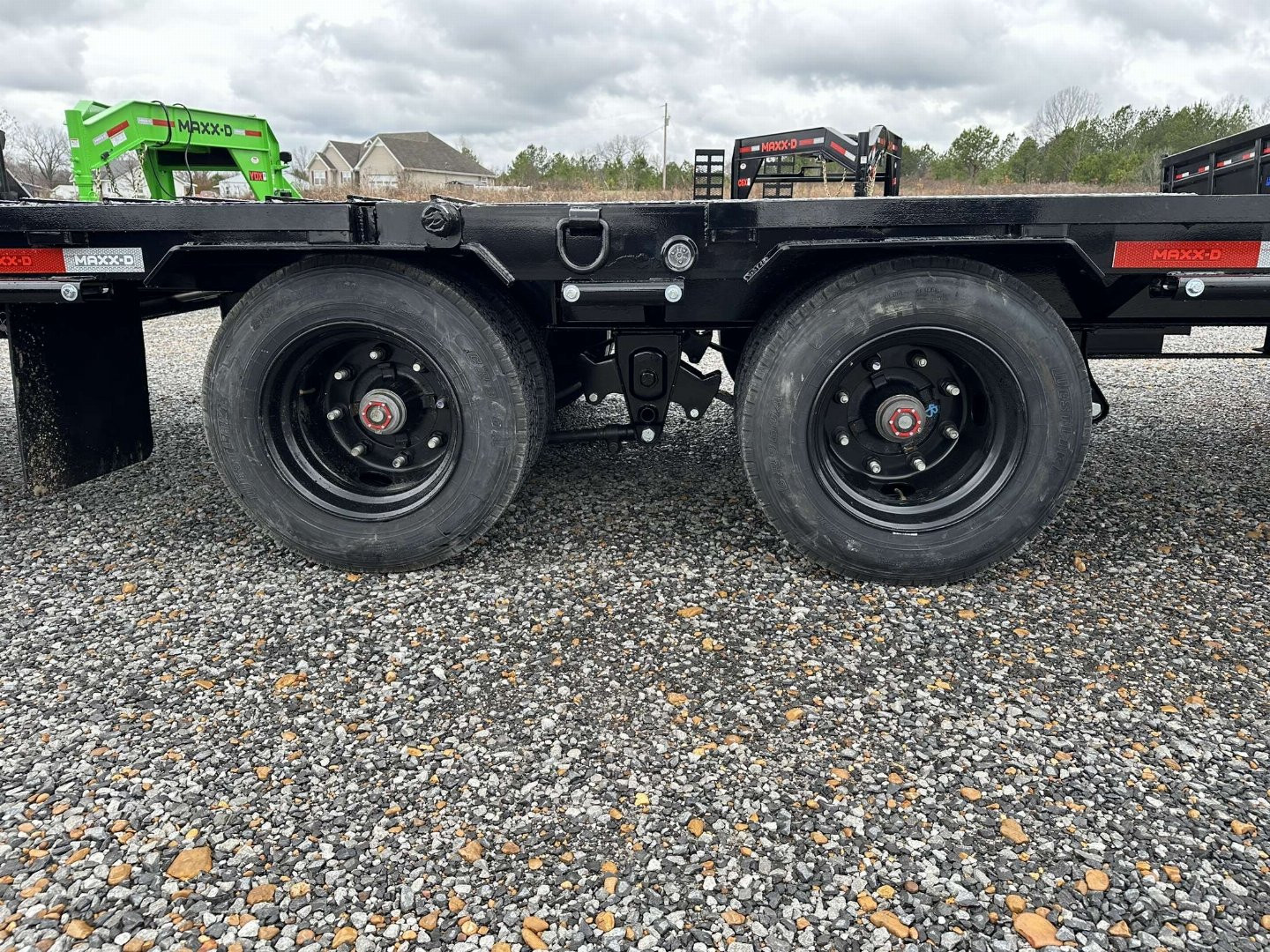 New 2025 MAXXD 34' x 102" 30k Hyd Dove Gooseneck Trailer