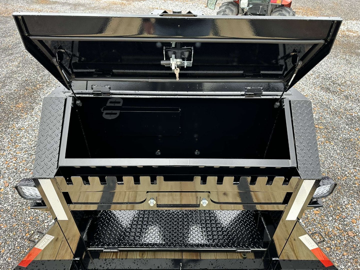 New 2025 MAXXD 34' x 102" 30k Hyd Dove Gooseneck Trailer