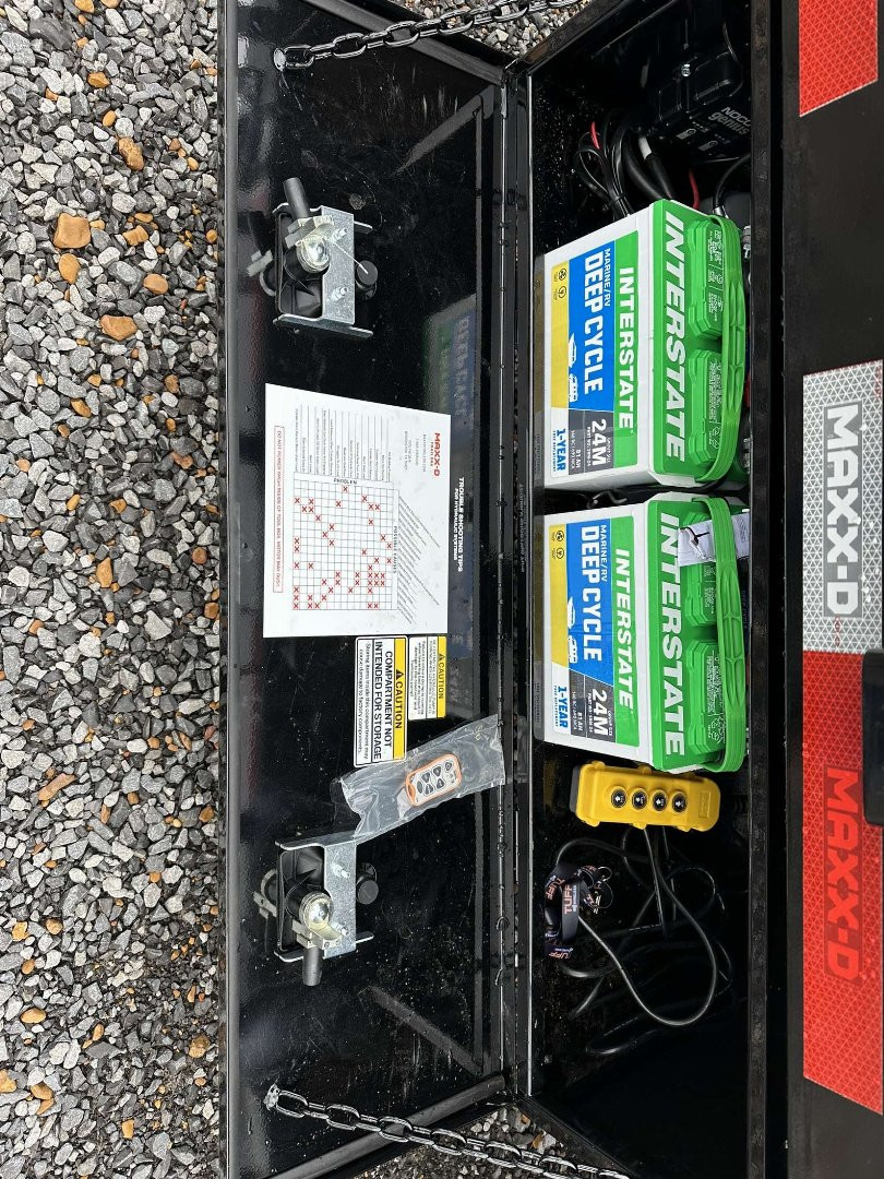 New 2025 MAXXD 34' x 102" 30k Hyd Dove Gooseneck Trailer