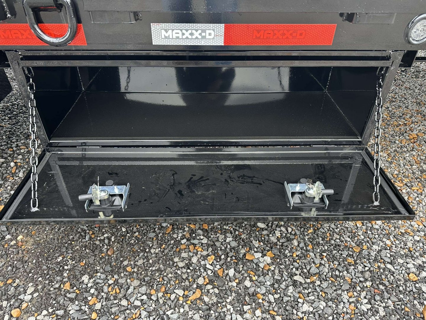 New 2025 MAXXD 34' x 102" 30k Hyd Dove Gooseneck Trailer