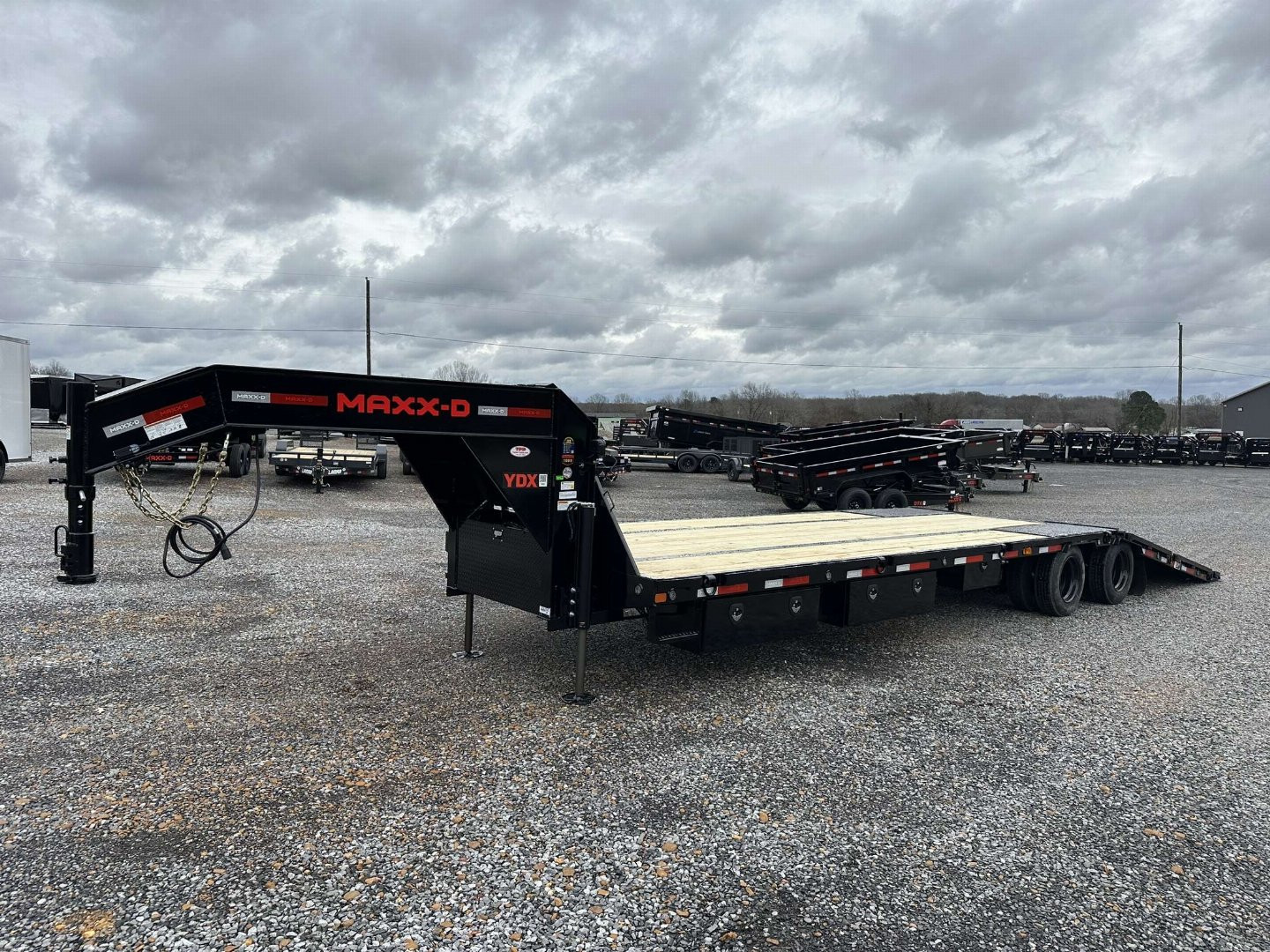 New 2025 MAXXD 34' x 102" 30k Hyd Dove Gooseneck Trailer