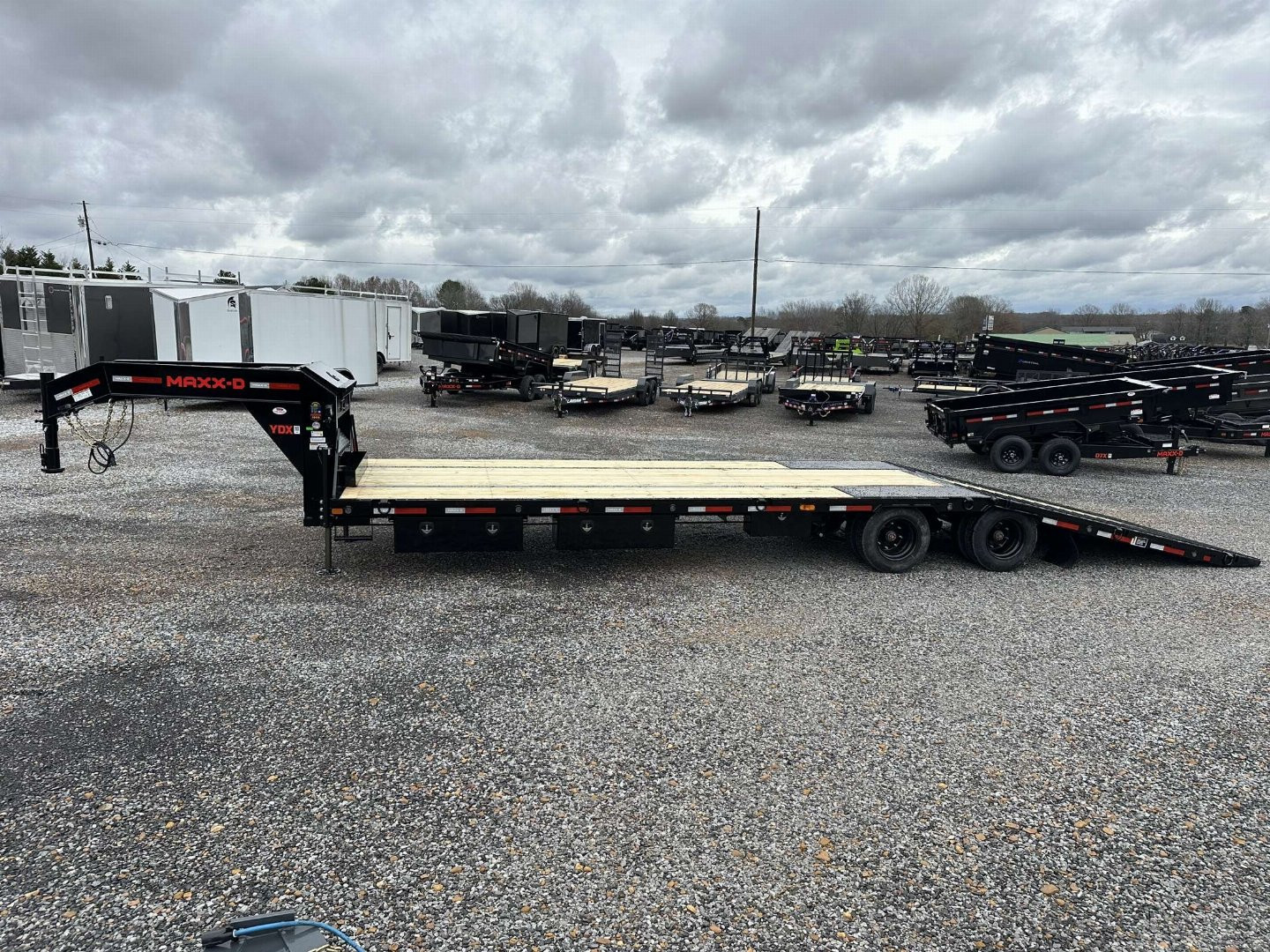 New 2025 MAXXD 34' x 102" 30k Hyd Dove Gooseneck Trailer