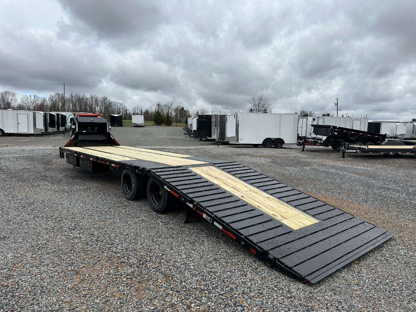 New 2025 MAXXD 34' x 102" 30k Hyd Dove Gooseneck Trailer