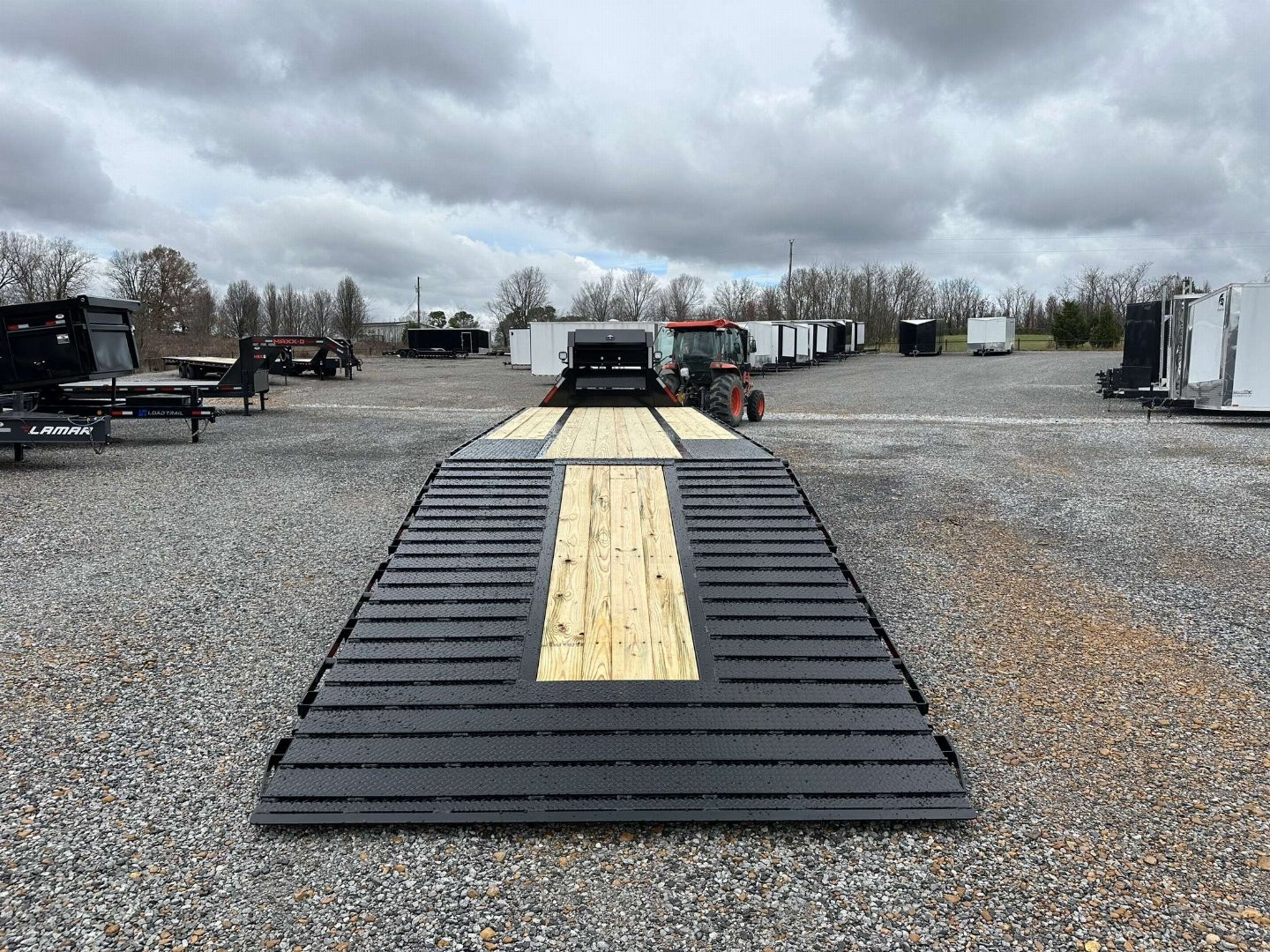 New 2025 MAXXD 34' x 102" 30k Hyd Dove Gooseneck Trailer