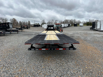 New 2025 MAXXD 34' x 102" 30k Hyd Dove Gooseneck Trailer