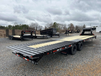 New 2025 MAXXD 34' x 102" 30k Hyd Dove Gooseneck Trailer