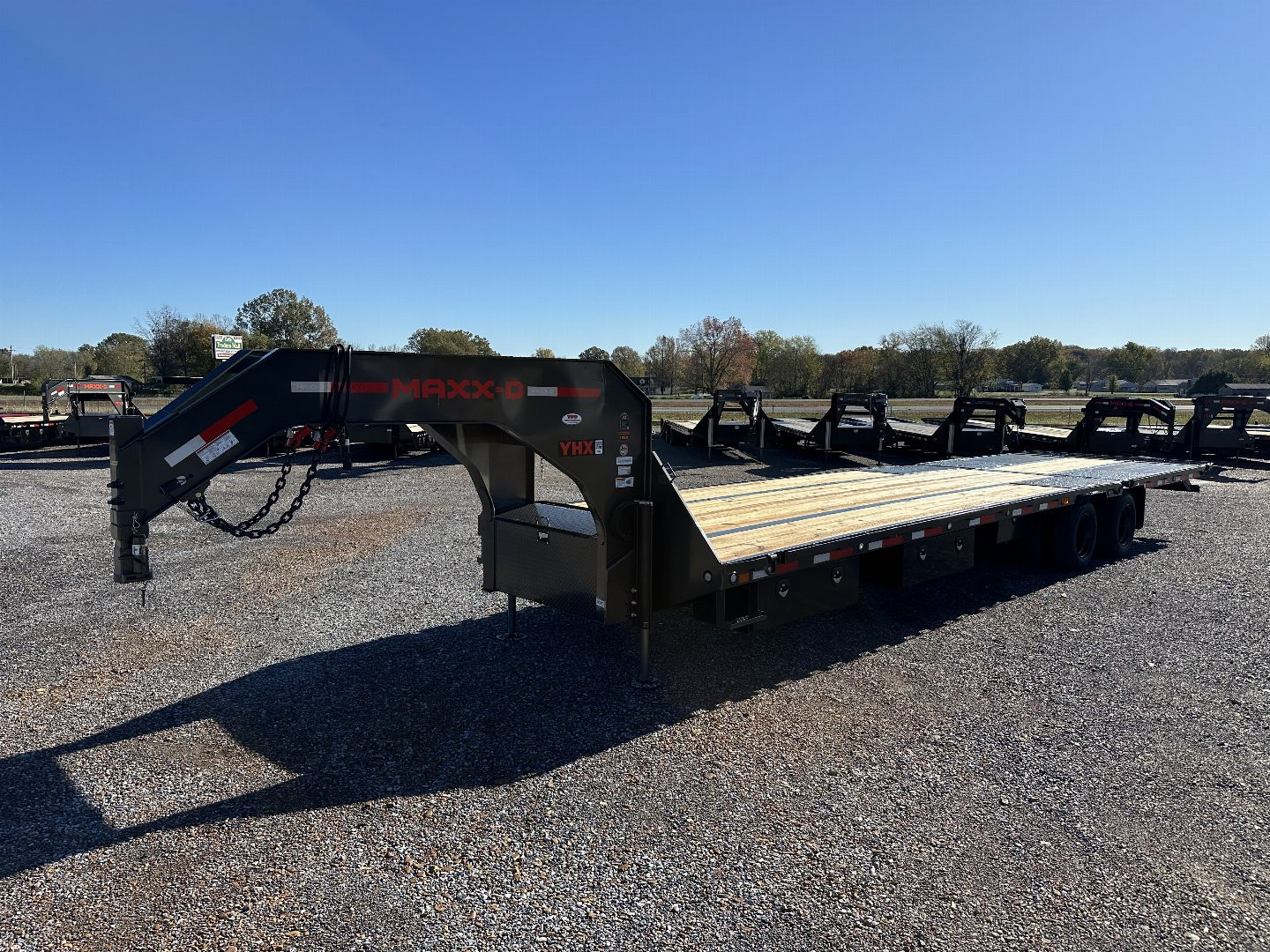 New 2025 MAXXD 102"X34' 40K *ENGINEERED FRAME* HYD DOVE Gooseneck Flatbed Trailer