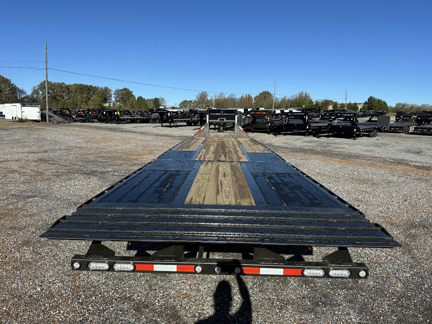 New 2025 MAXXD 102"X34' 40K *ENGINEERED FRAME* HYD DOVE Gooseneck Flatbed Trailer
