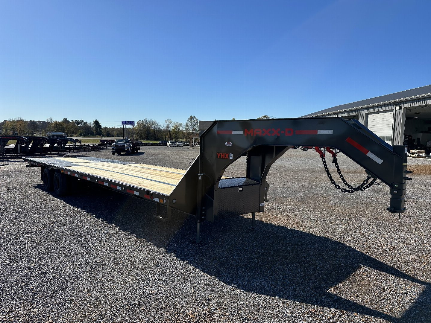New 2025 MAXXD 102"X34' 40K *ENGINEERED FRAME* HYD DOVE Gooseneck Flatbed Trailer