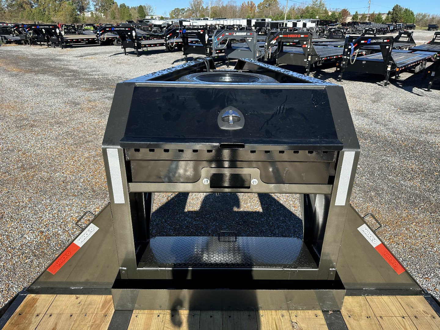 New 2025 MAXXD 102"X34' 40K *ENGINEERED FRAME* HYD DOVE Gooseneck Flatbed Trailer