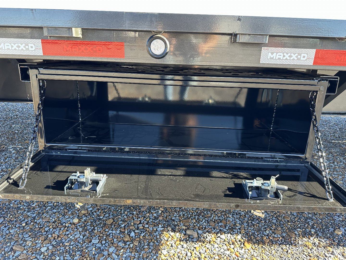 New 2025 MAXXD 102"X34' 40K *ENGINEERED FRAME* HYD DOVE Gooseneck Flatbed Trailer