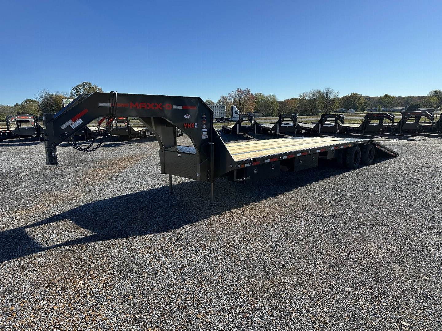 New 2025 MAXXD 102"X34' 40K *ENGINEERED FRAME* HYD DOVE Gooseneck Flatbed Trailer