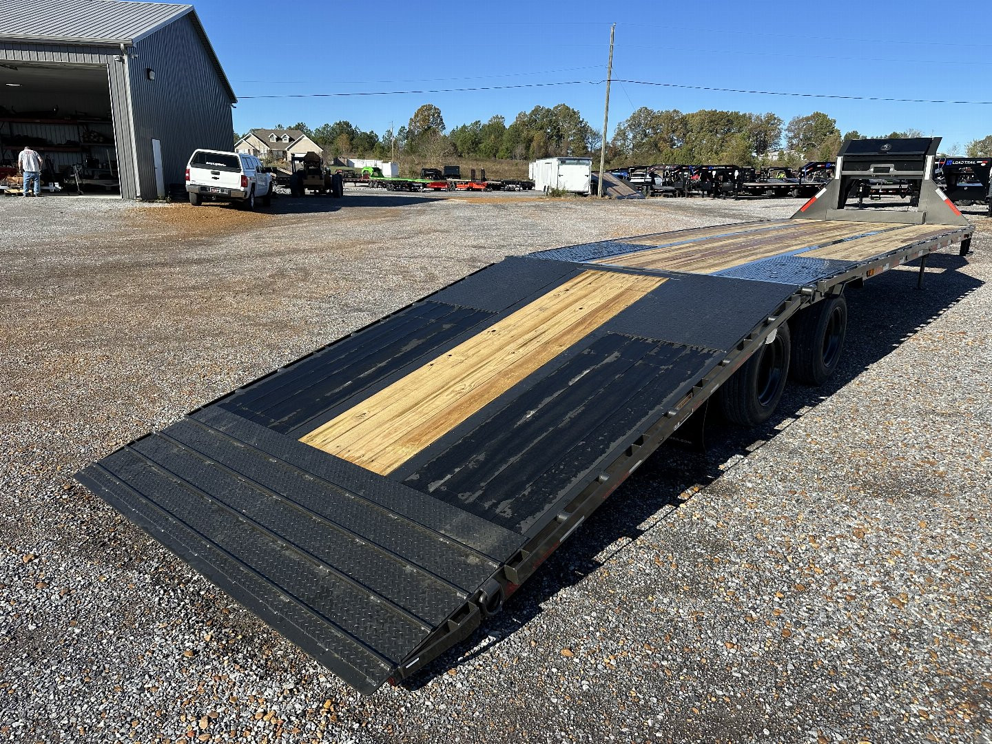 New 2025 MAXXD 102"X34' 40K *ENGINEERED FRAME* HYD DOVE Gooseneck Flatbed Trailer