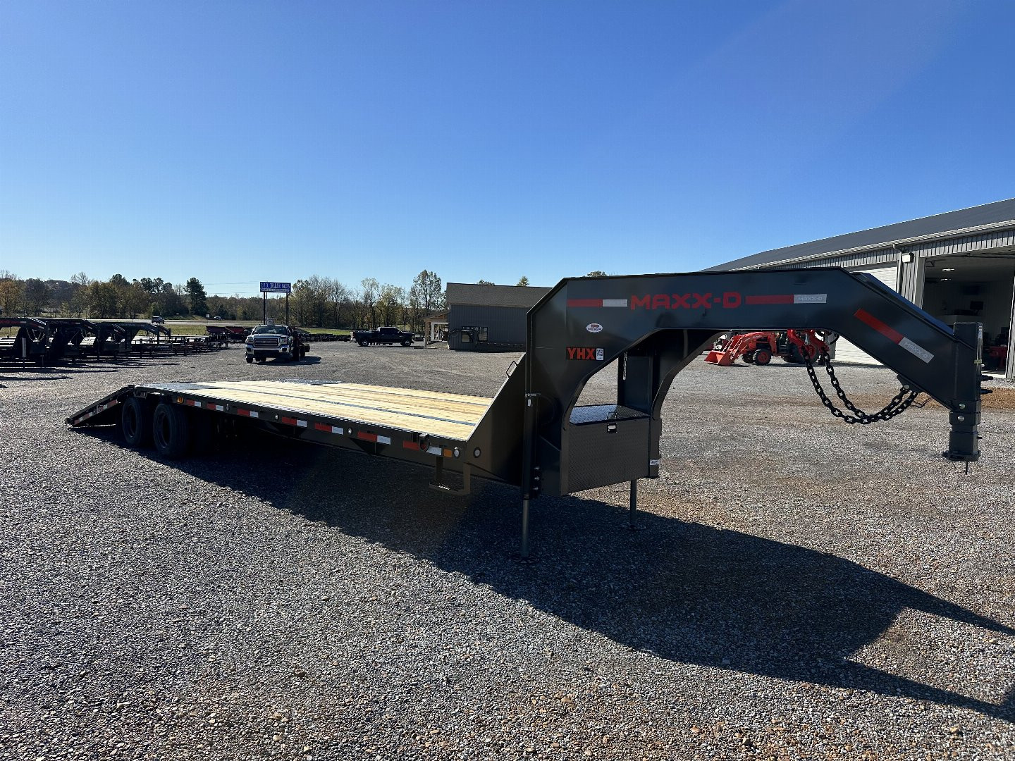 New 2025 MAXXD 102"X34' 40K *ENGINEERED FRAME* HYD DOVE Gooseneck Flatbed Trailer