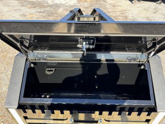 New 2025 MAXXD 102"X34' 40K *ENGINEERED FRAME* HYD DOVE Gooseneck Flatbed Trailer