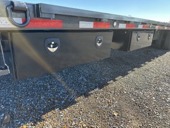 New 2025 MAXXD 102"X34' 40K *ENGINEERED FRAME* HYD DOVE Gooseneck Flatbed Trailer