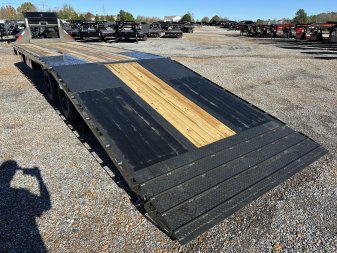 New 2025 MAXXD 102"X34' 40K *ENGINEERED FRAME* HYD DOVE Gooseneck Flatbed Trailer