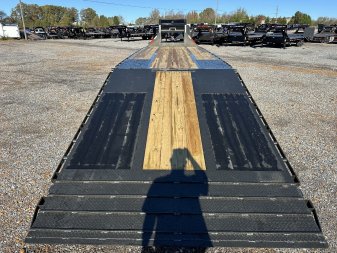 New 2025 MAXXD 102"X34' 40K *ENGINEERED FRAME* HYD DOVE Gooseneck Flatbed Trailer
