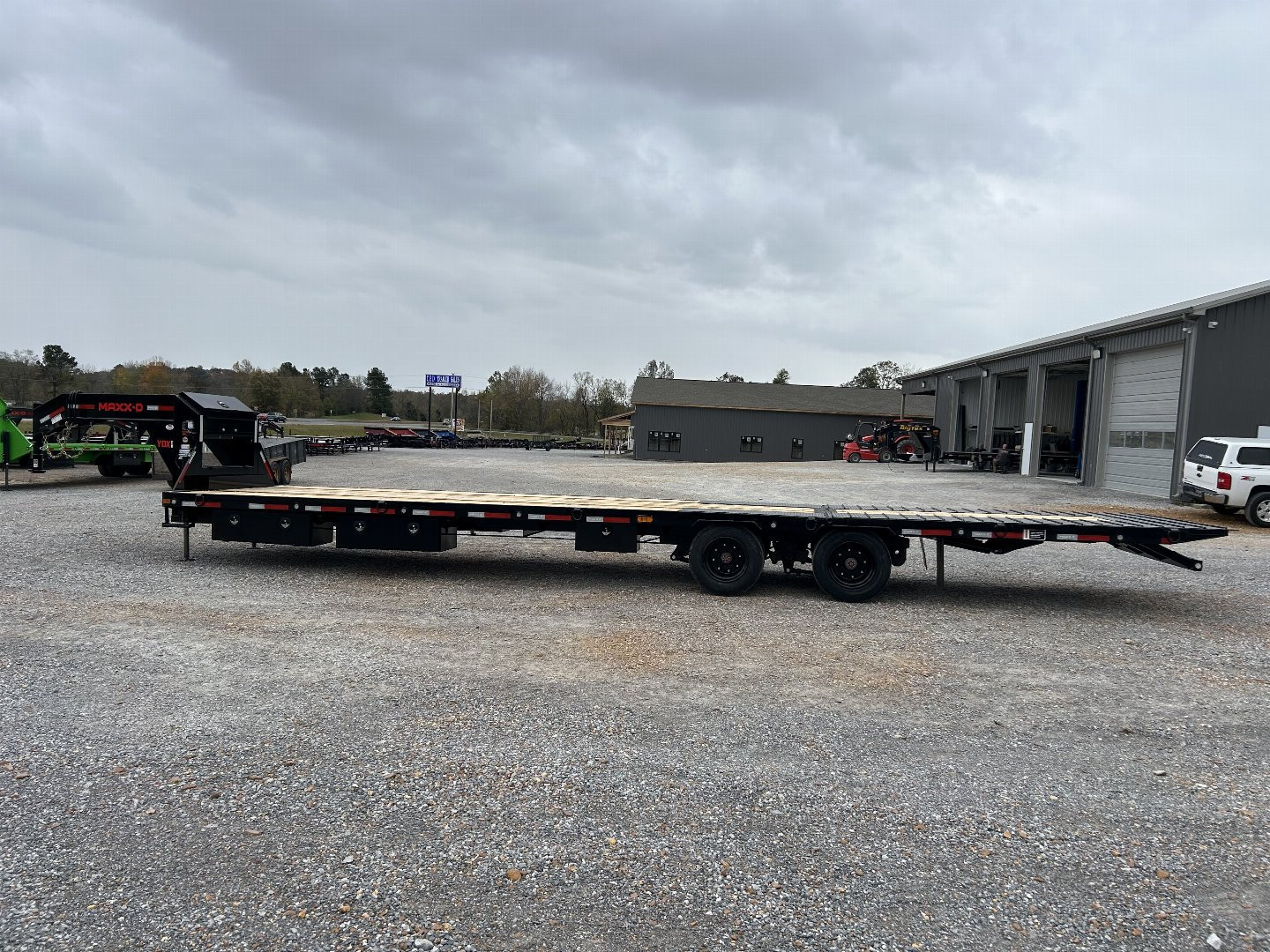 New 2025 MAXXD Gooseneck Trailer | 36' x 102' 30K GVWR
