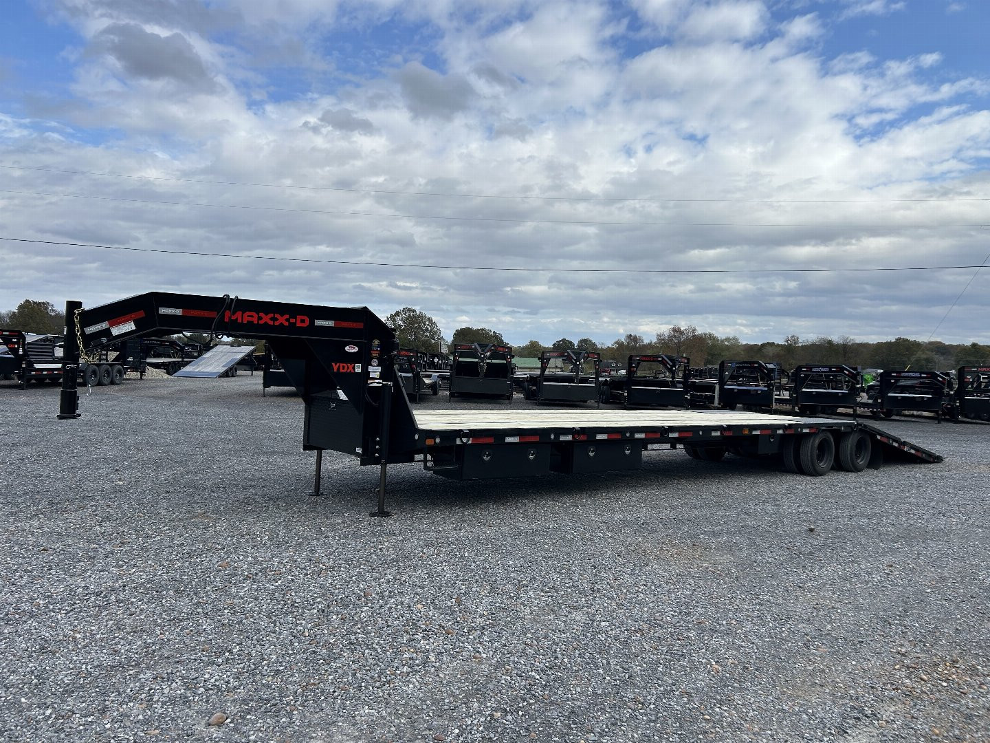 New 2025 MAXXD 40' x 102" 30k Hyd Dove Gooseneck Trailer