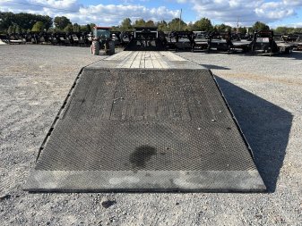 Used 2018 Load Trail 102"X34' 22K Hyd Dove Gooseneck Trailer