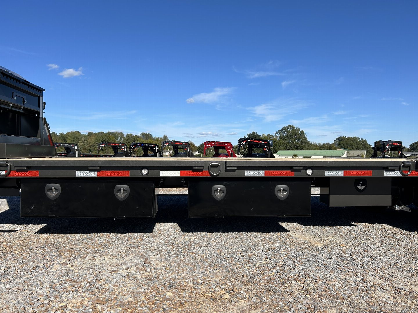 New 2025 MAXXD 32' x 102" 30k Hyd Dove Gooseneck Trailer