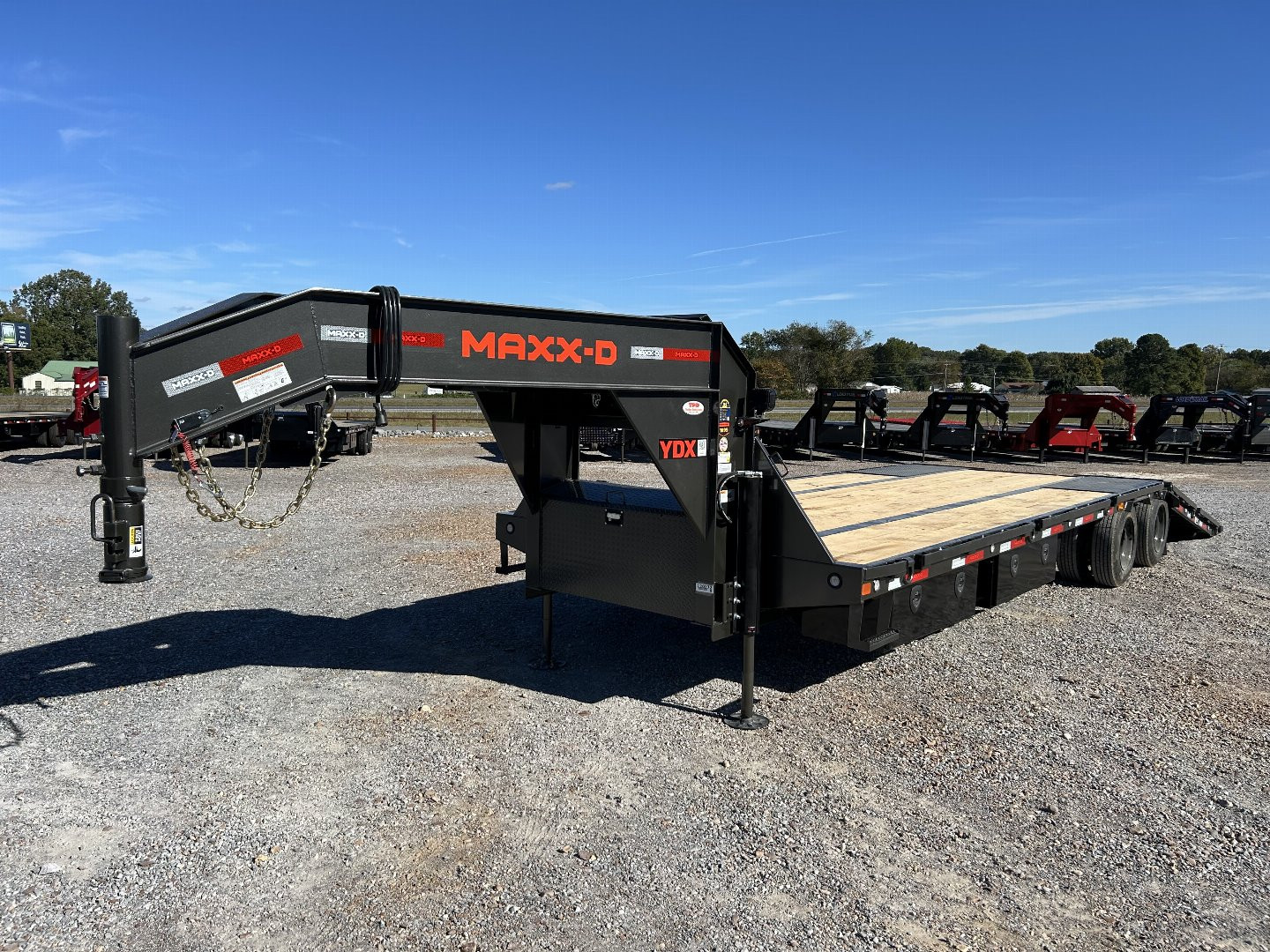 New 2025 MAXXD 32' x 102" 30k Hyd Dove Gooseneck Trailer