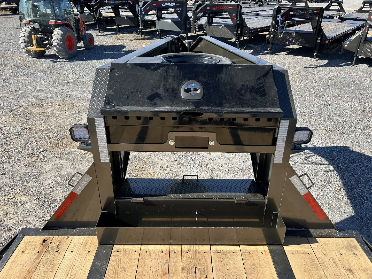New 2025 MAXXD 32' x 102" 30k Hyd Dove Gooseneck Trailer