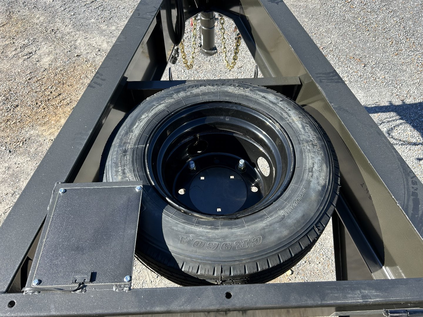 New 2025 MAXXD 32' x 102" 30k Hyd Dove Gooseneck Trailer